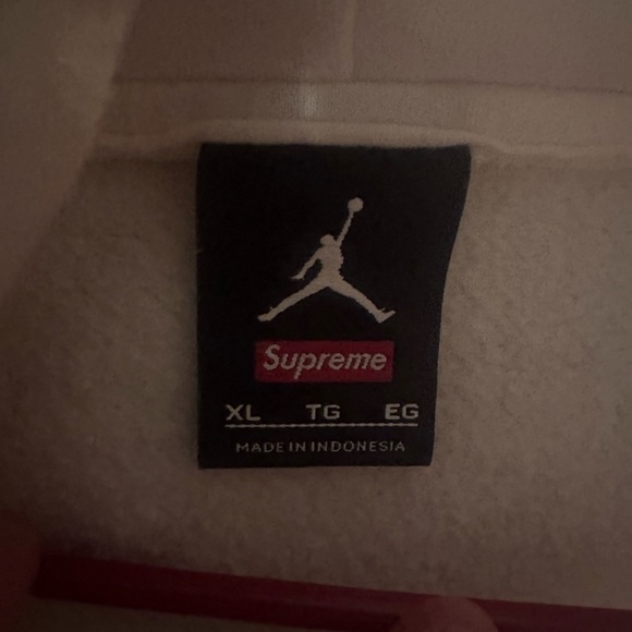 SUPREME x Jordan Hoodie - Picture 2 of 3